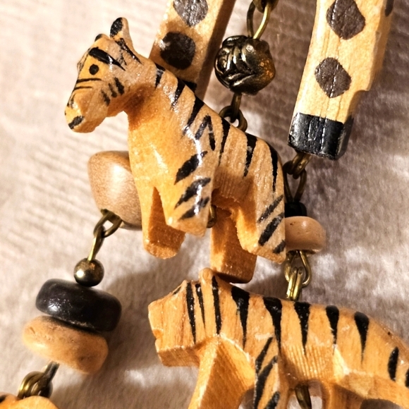 Vtg Handmade Carved Wood African Animal Brooch Pin P1P17 - Picture 3 of 9